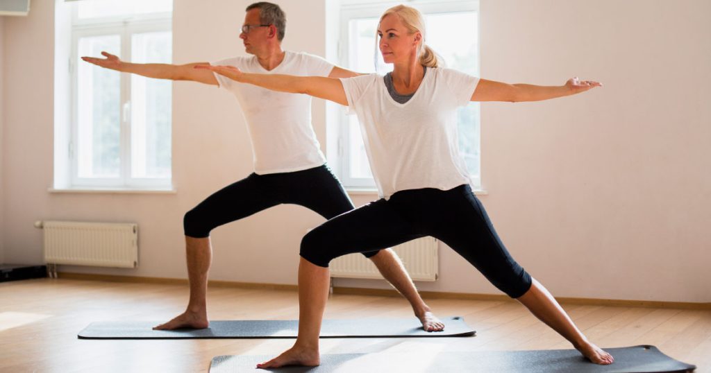 A beginner yoga class 
